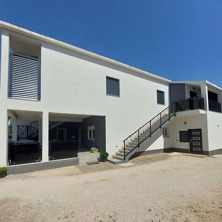 Apartmani Karla Paklenica Starigrad Paklenica Exterior photo