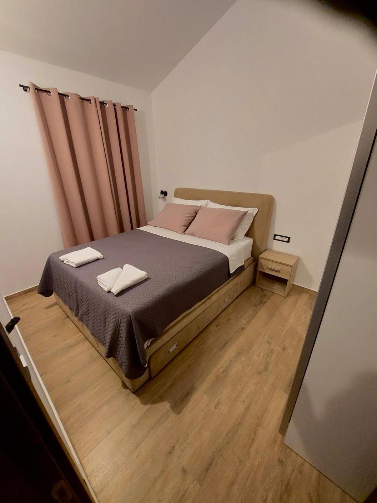 Apartmani Karla Paklenica Starigrad Paklenica Exterior photo
