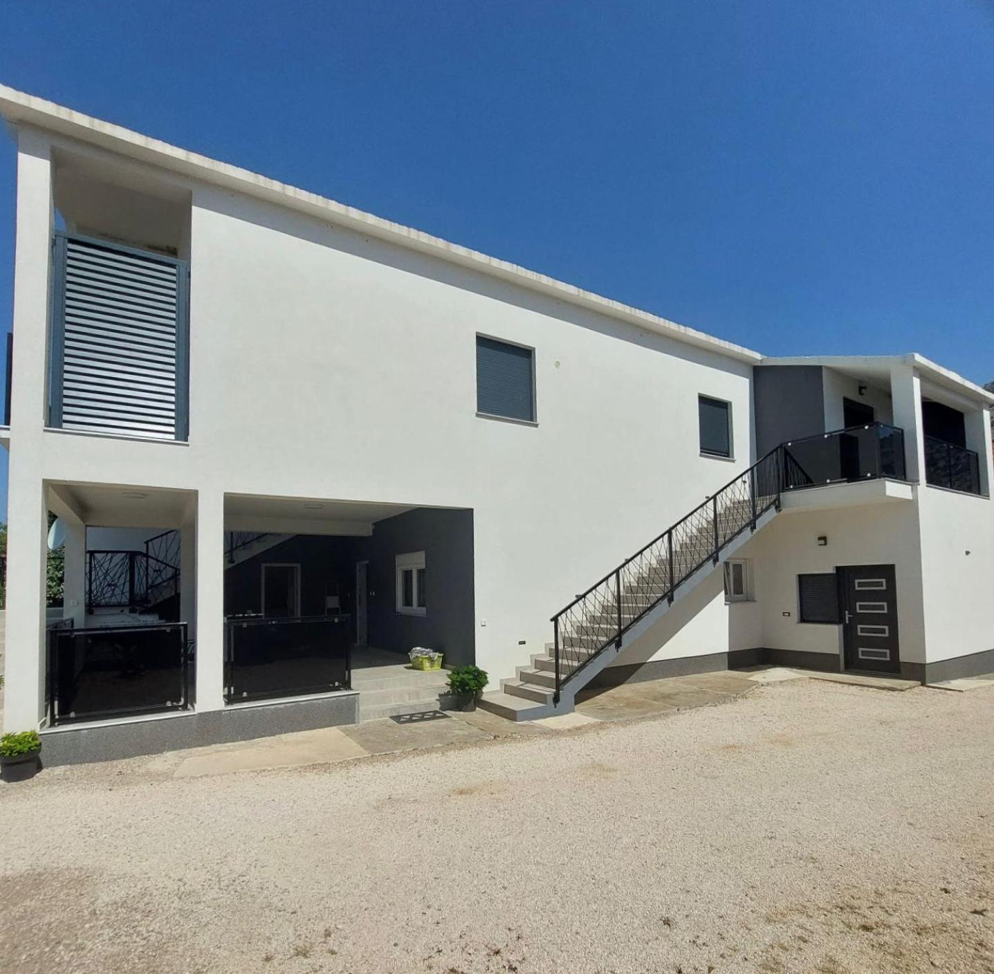 Apartmani Karla Paklenica Starigrad Paklenica Exterior photo