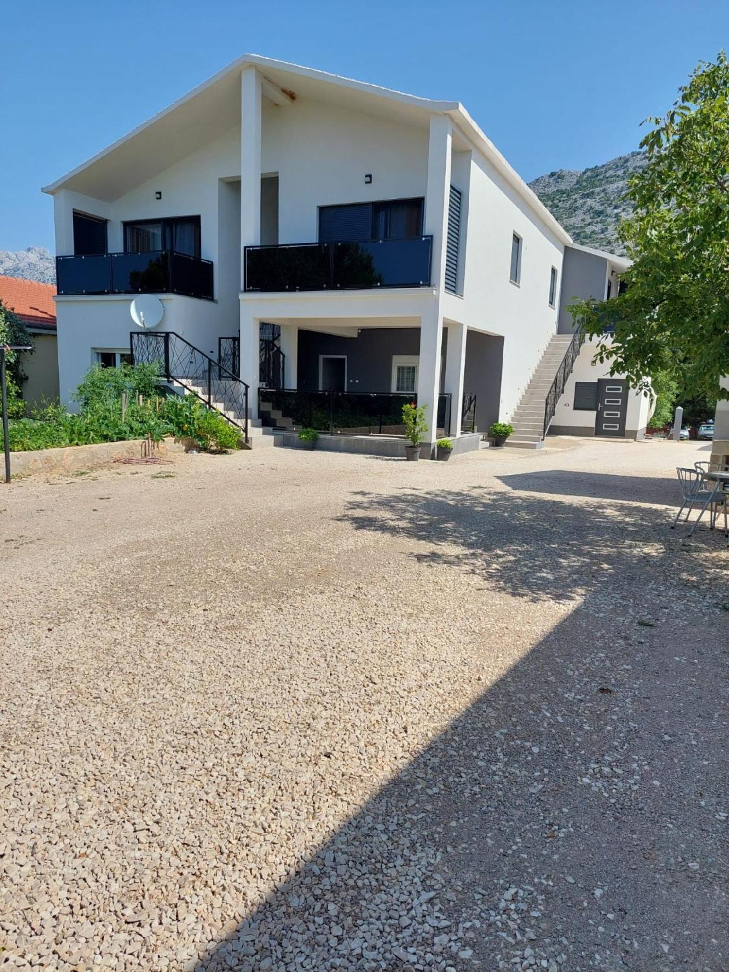 Apartmani Karla Paklenica Starigrad Paklenica Exterior photo